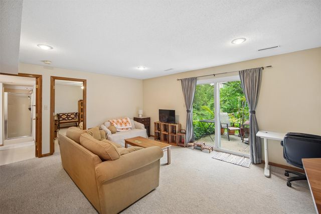 3701 Oak Creek Place, West Des Moines, IA 50265