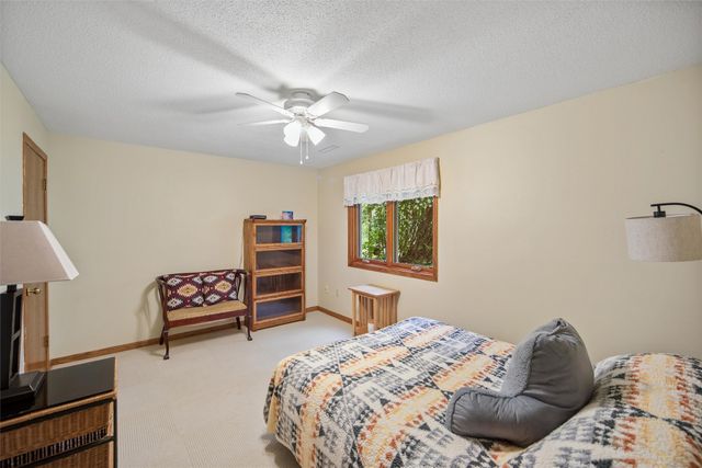 3701 Oak Creek Place, West Des Moines, IA 50265