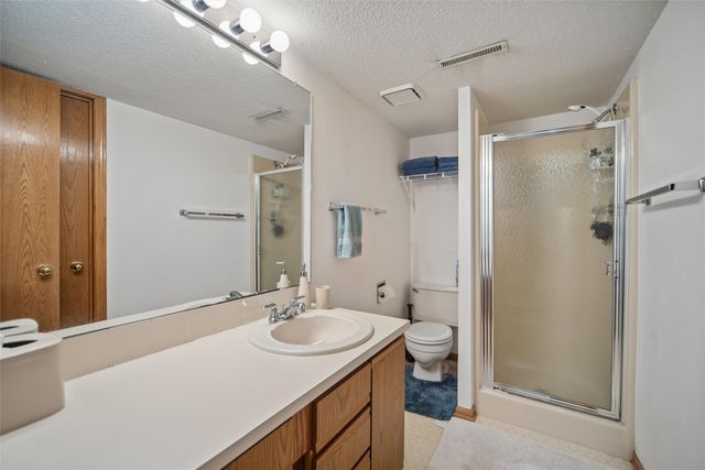 3701 Oak Creek Place, West Des Moines, IA 50265