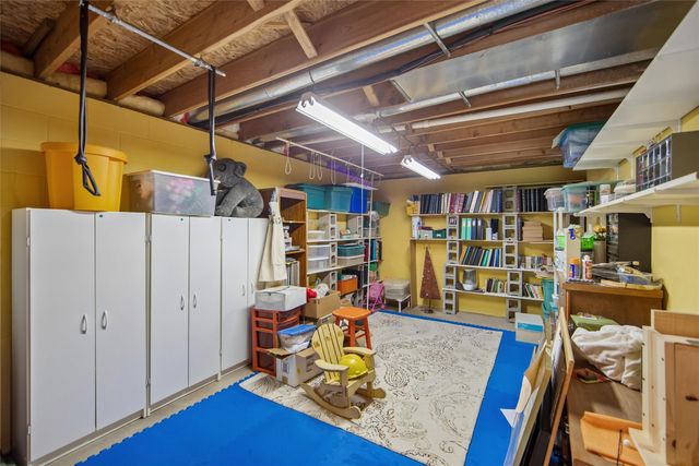 3701 Oak Creek Place, West Des Moines, IA 50265