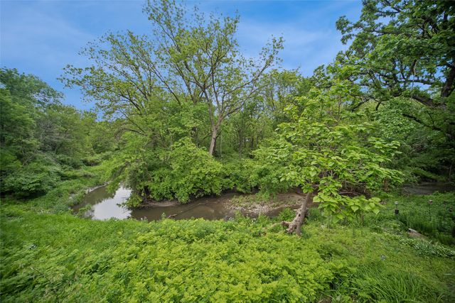3701 Oak Creek Place, West Des Moines, IA 50265