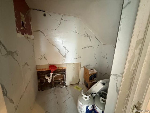 1818 Iroquois Street, Detroit, MI 48214