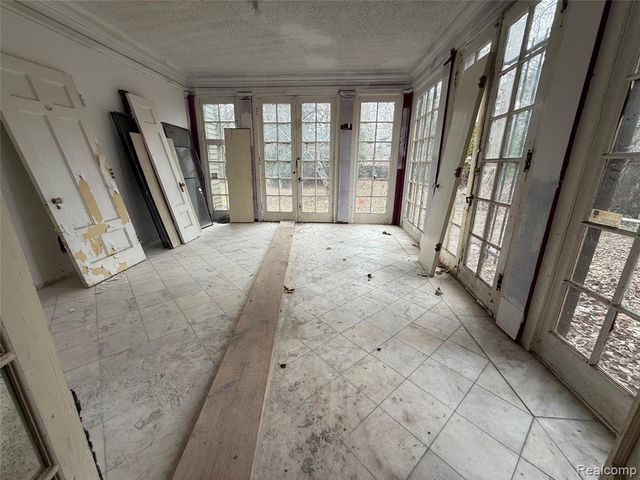 1818 Iroquois Street, Detroit, MI 48214