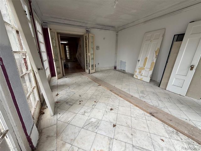 1818 Iroquois Street, Detroit, MI 48214