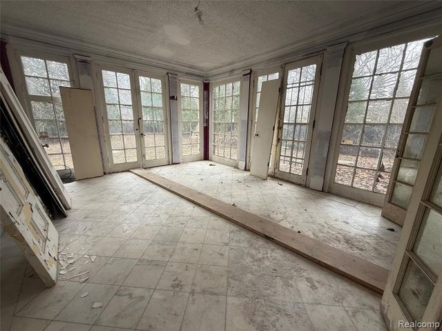 1818 Iroquois Street, Detroit, MI 48214