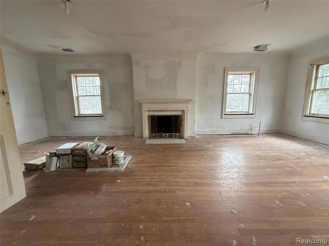 1818 Iroquois Street, Detroit, MI 48214