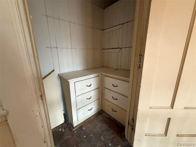 1818 Iroquois Street, Detroit, MI 48214