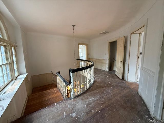 1818 Iroquois Street, Detroit, MI 48214