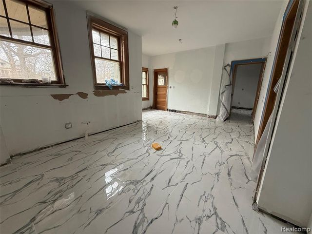 1818 Iroquois Street, Detroit, MI 48214