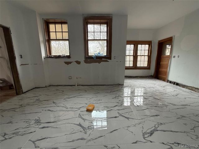 1818 Iroquois Street, Detroit, MI 48214