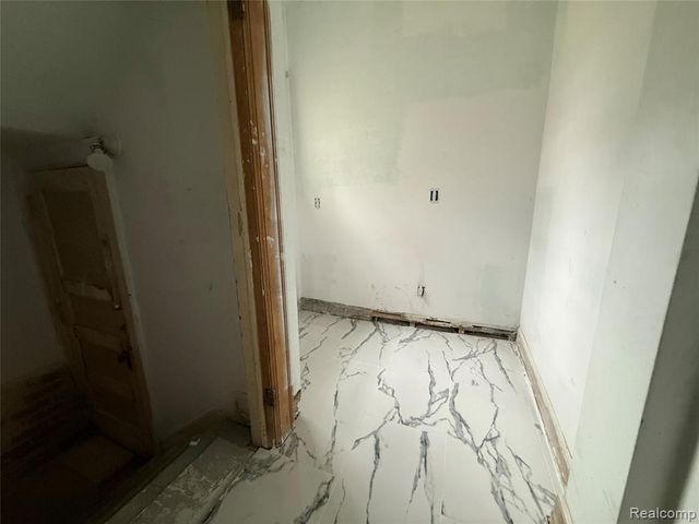 1818 Iroquois Street, Detroit, MI 48214