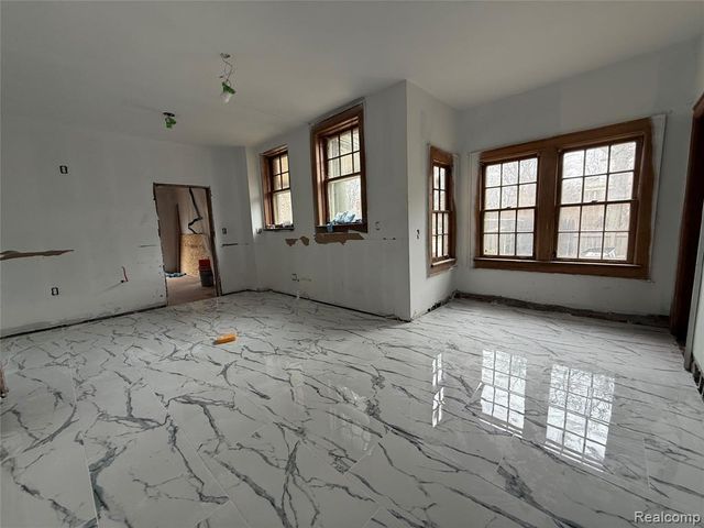 1818 Iroquois Street, Detroit, MI 48214