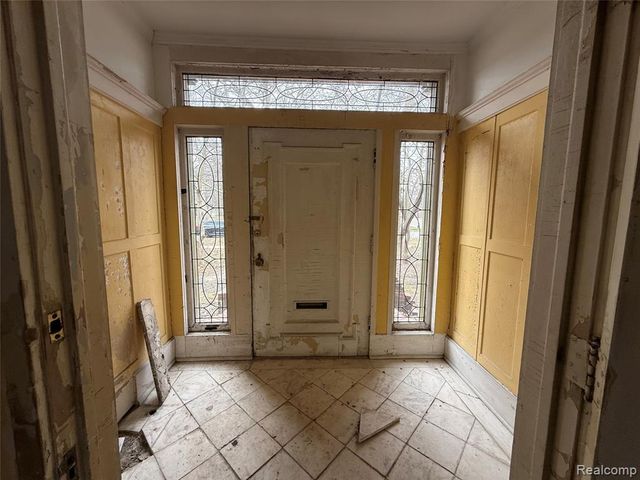 1818 Iroquois Street, Detroit, MI 48214