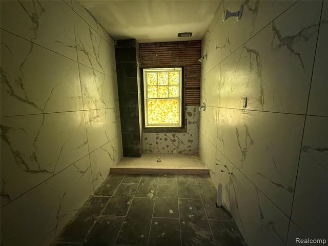 1818 Iroquois Street, Detroit, MI 48214