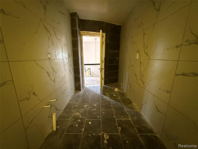 1818 Iroquois Street, Detroit, MI 48214