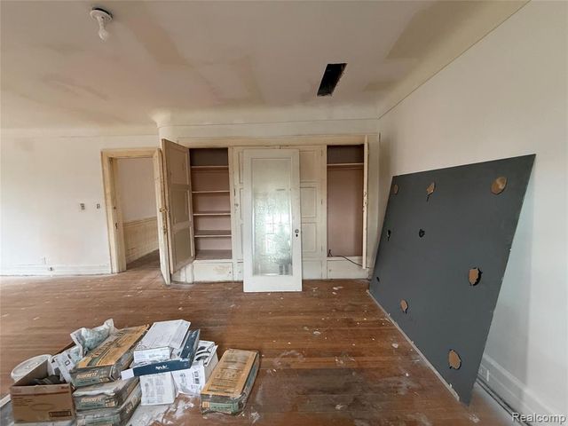 1818 Iroquois Street, Detroit, MI 48214