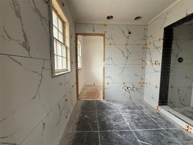 1818 Iroquois Street, Detroit, MI 48214