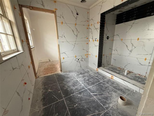 1818 Iroquois Street, Detroit, MI 48214