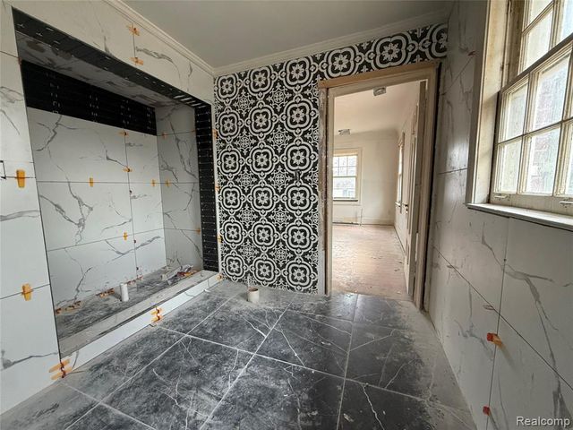 1818 Iroquois Street, Detroit, MI 48214