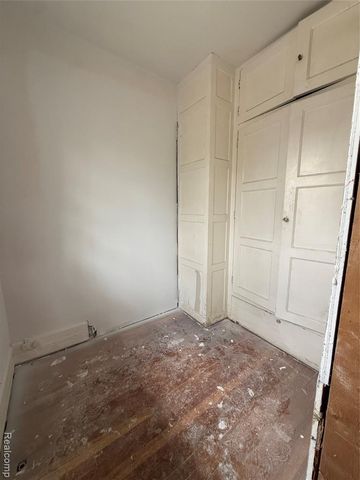 1818 Iroquois Street, Detroit, MI 48214