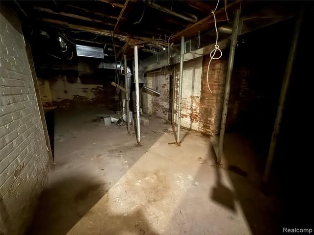 1818 Iroquois Street, Detroit, MI 48214