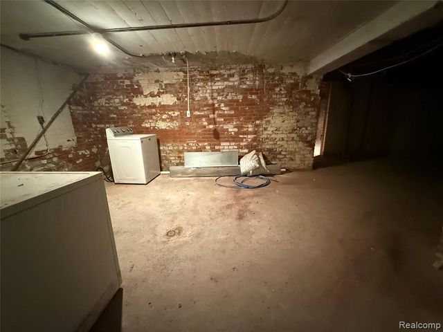 1818 Iroquois Street, Detroit, MI 48214