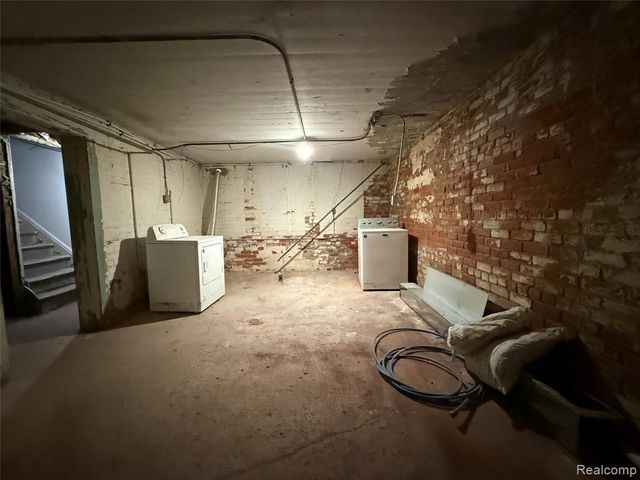 1818 Iroquois Street, Detroit, MI 48214