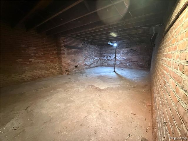 1818 Iroquois Street, Detroit, MI 48214