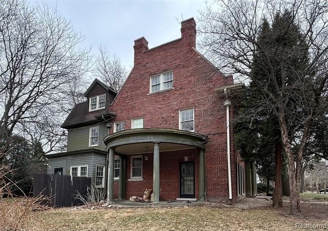 1818 Iroquois Street, Detroit, MI 48214