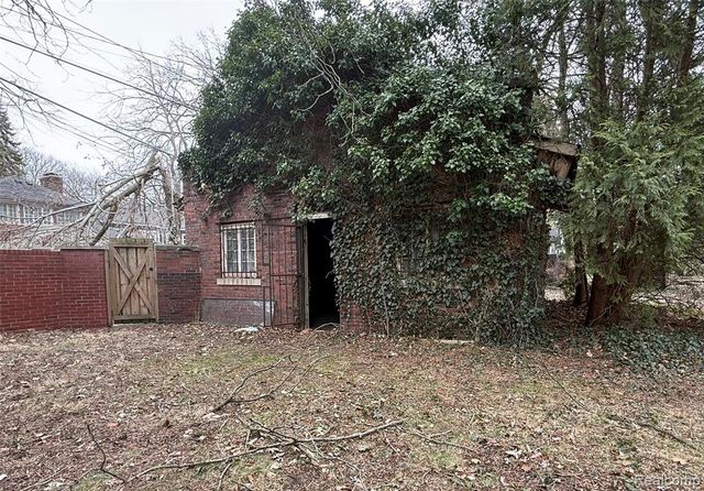 1818 Iroquois Street, Detroit, MI 48214