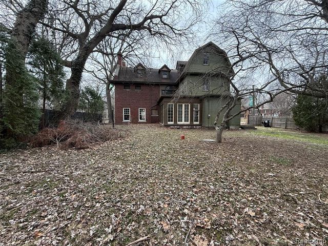 1818 Iroquois Street, Detroit, MI 48214