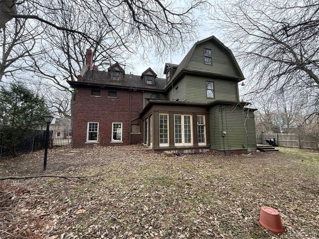 1818 Iroquois Street, Detroit, MI 48214