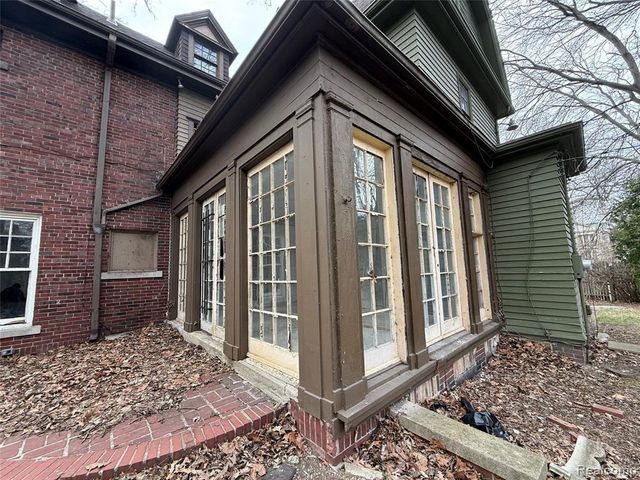 1818 Iroquois Street, Detroit, MI 48214