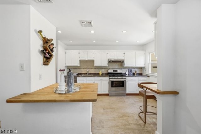1 Carey Ct, Montclair Twp., NJ 07042