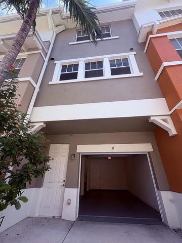 1740 San Benito Way 4, West Palm Beach, FL 33401