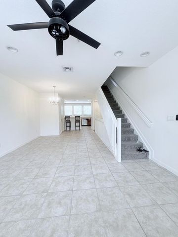 1740 San Benito Way 4, West Palm Beach, FL 33401