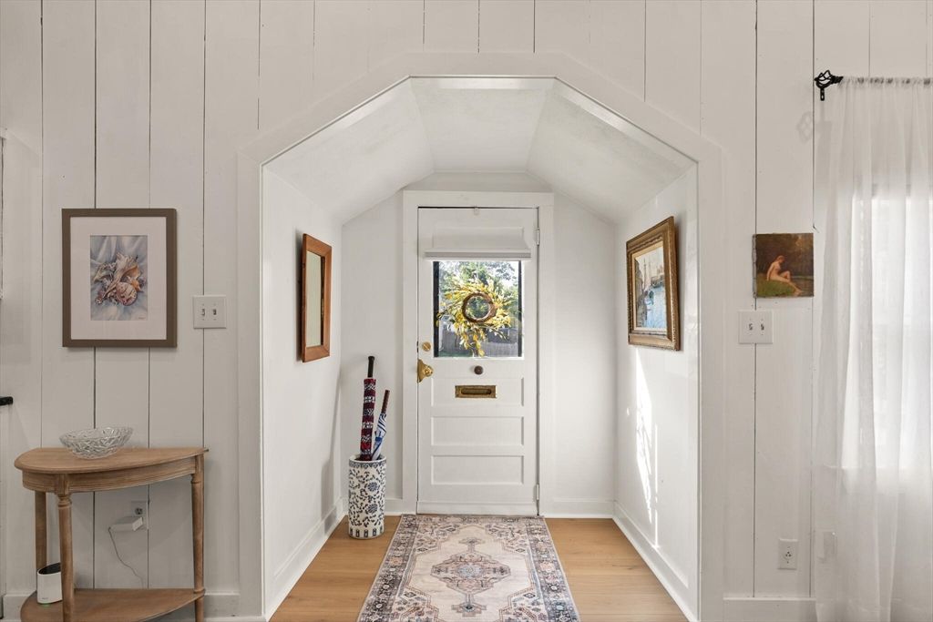 14 Thompson Rd, Beverly, MA 01915