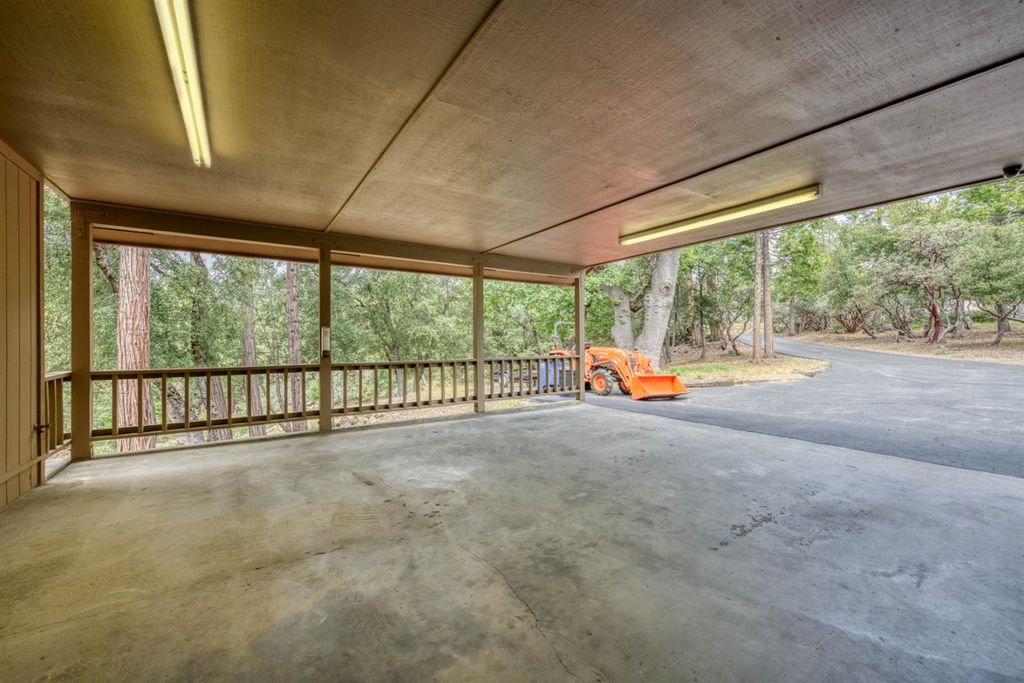 Image 13 of property listing at 42123 Auberry Road, Auberry, CA 93602