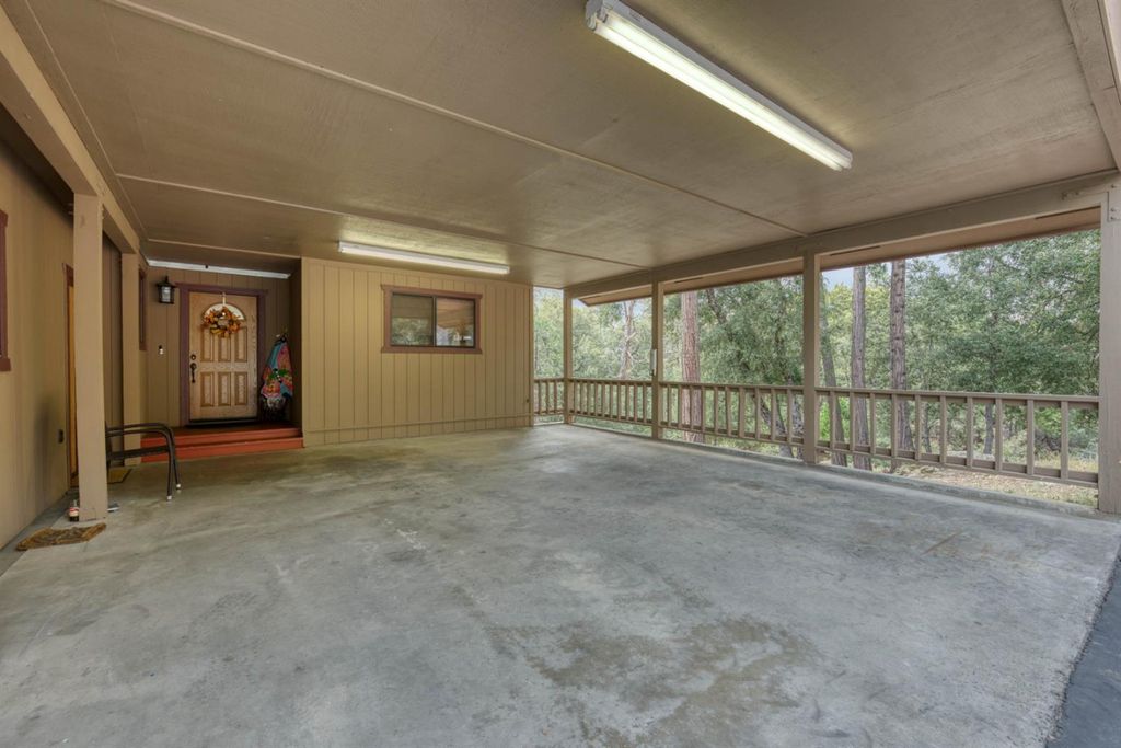 Image 14 of property listing at 42123 Auberry Road, Auberry, CA 93602