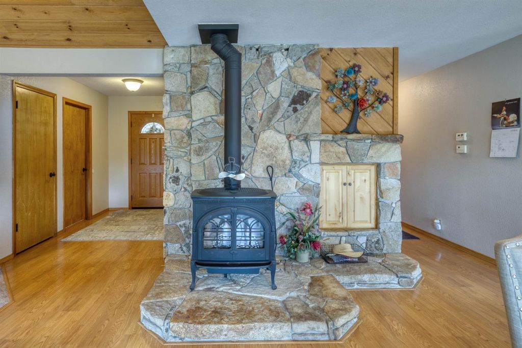Image 17 of property listing at 42123 Auberry Road, Auberry, CA 93602