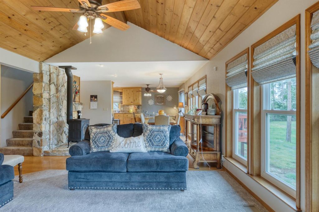 Image 19 of property listing at 42123 Auberry Road, Auberry, CA 93602