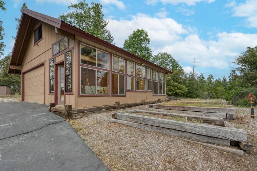 Image 3 of property listing at 42123 Auberry Road, Auberry, CA 93602