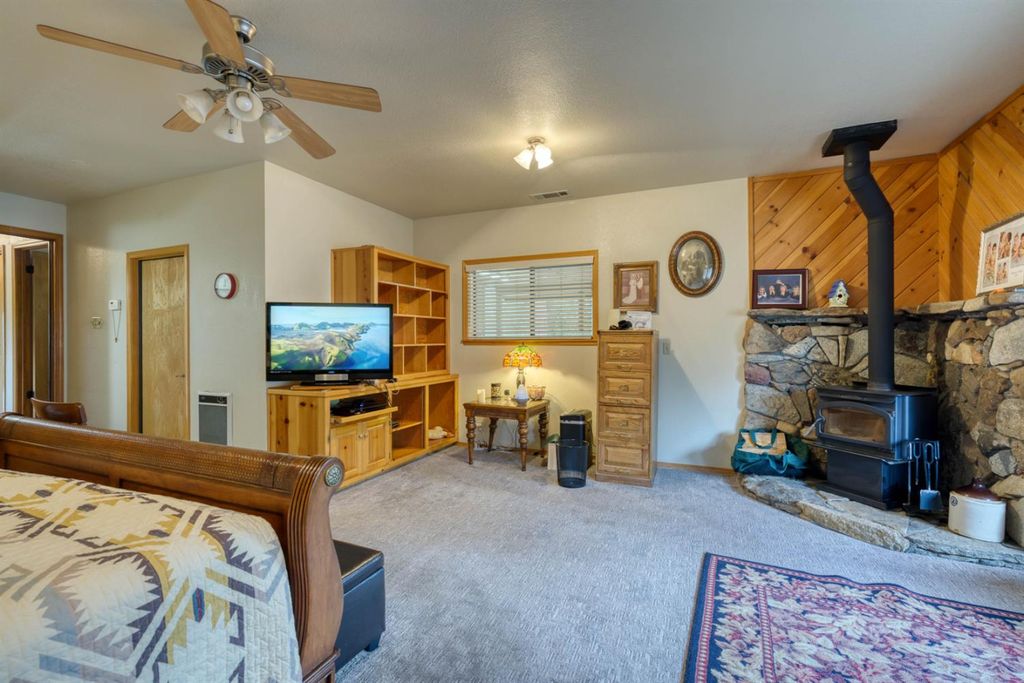 Image 34 of property listing at 42123 Auberry Road, Auberry, CA 93602