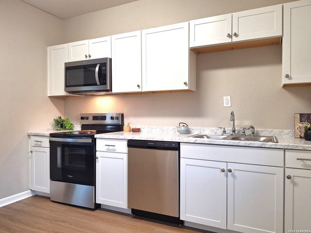 4904 Blackhill, Floresville, TX 78114