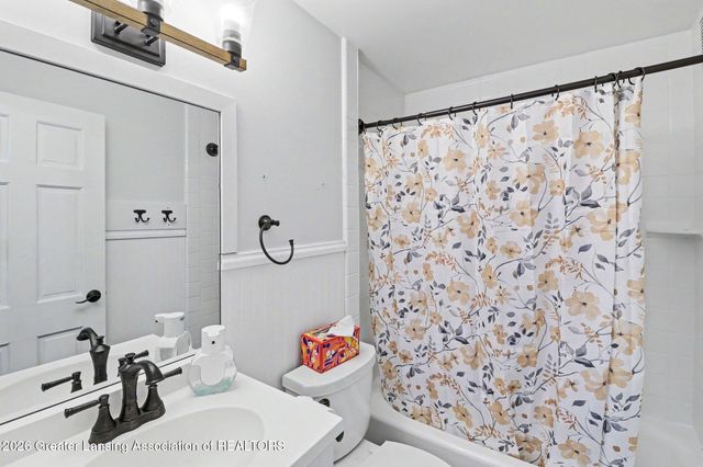 5490 W Howe Road, Dewitt, MI 48820