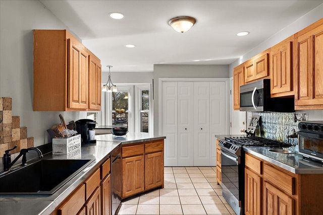 12880 Jordan Meadows Court, Lowell, MI 49331