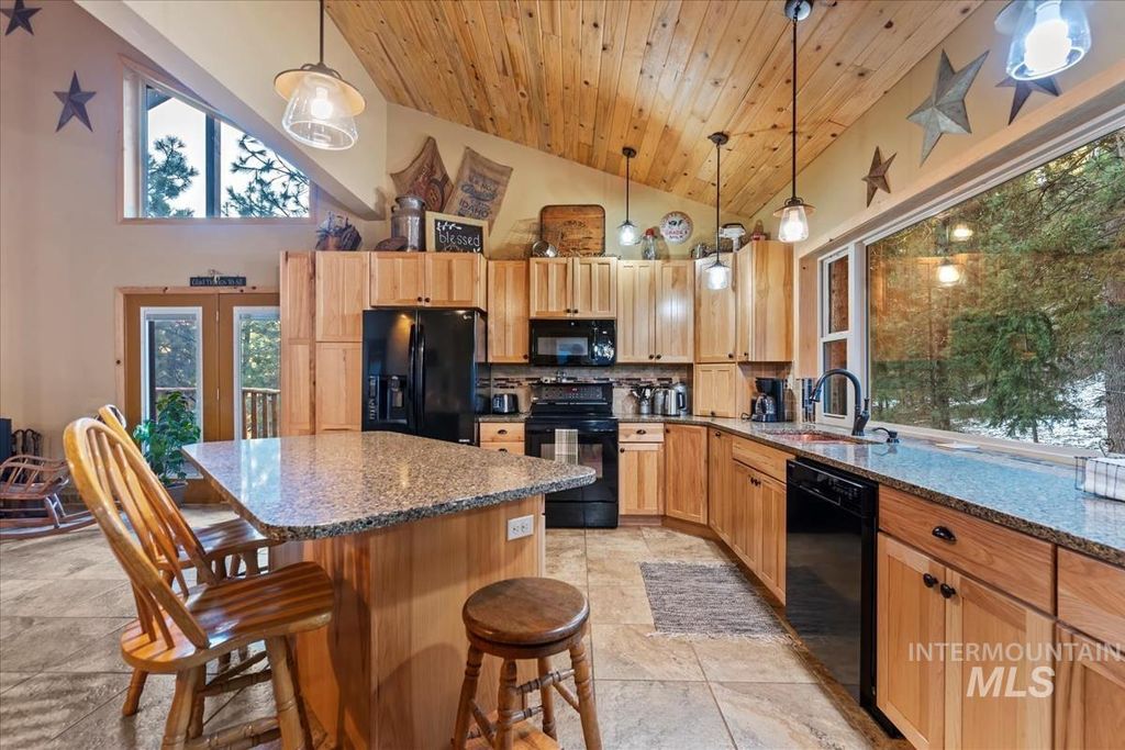 182 Southfork Rd, Garden Valley, ID 83622 photo 2