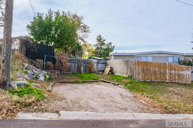 596 Hyde Ave, Pocatello, ID 83201