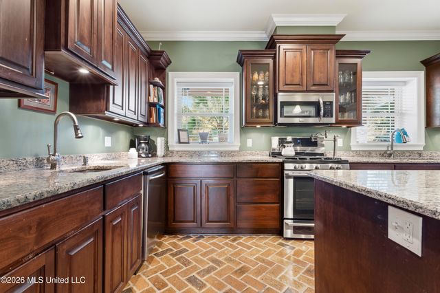 2410 W Shore Drive, Biloxi, MS 39532