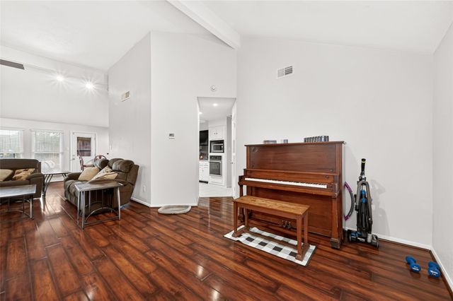 15343 Meadow Village Drive, Houston, TX 77095